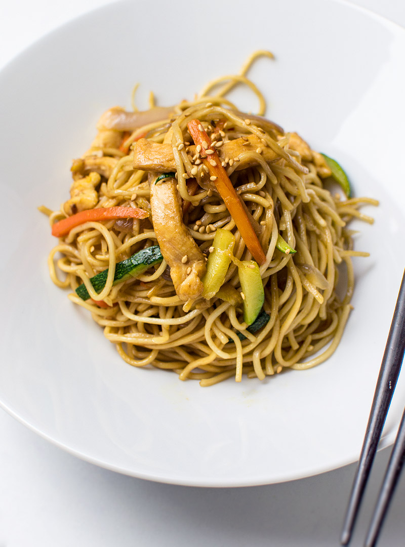 Chow mein de pollo – Receta fácil – Miss Gourmand
